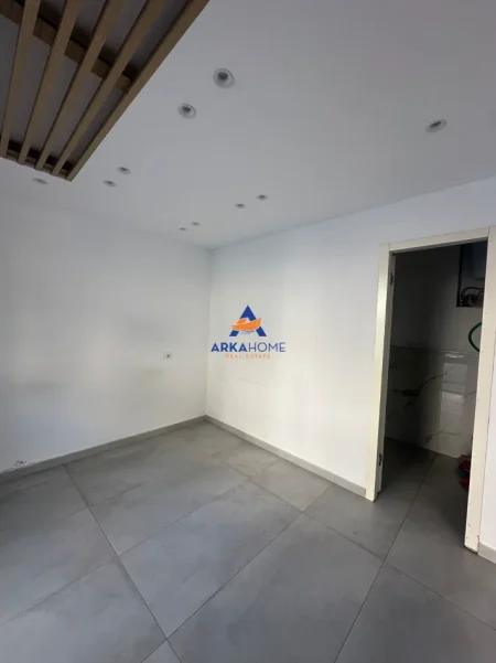 Tirane, jepet me qera ambjent biznesi Kati 0, 60 m² 1.359 € 