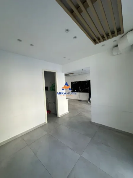 Tirane, jepet me qera ambjent biznesi Kati 0, 60 m² 1.359 € 