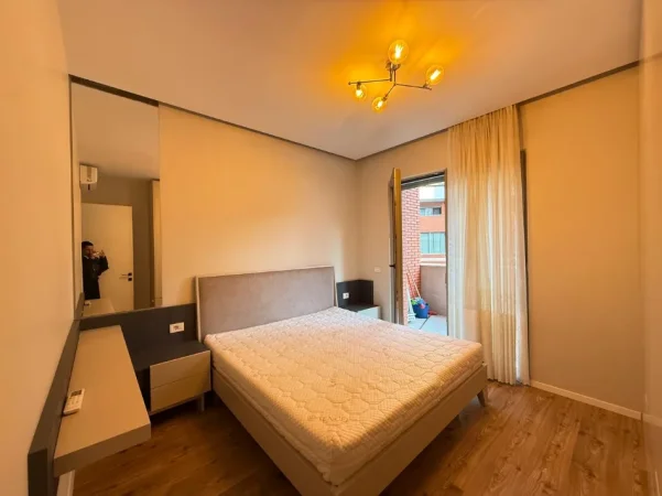 Tirane, jepet me qera apartament 1+1+Ballkon Kati 4, 80 m² 800 € (Kompleksi Delijorgji)