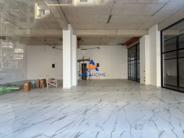 Tirane, jepet me qera ambjent biznesi Kati 0, 125 m² 1.569 € 