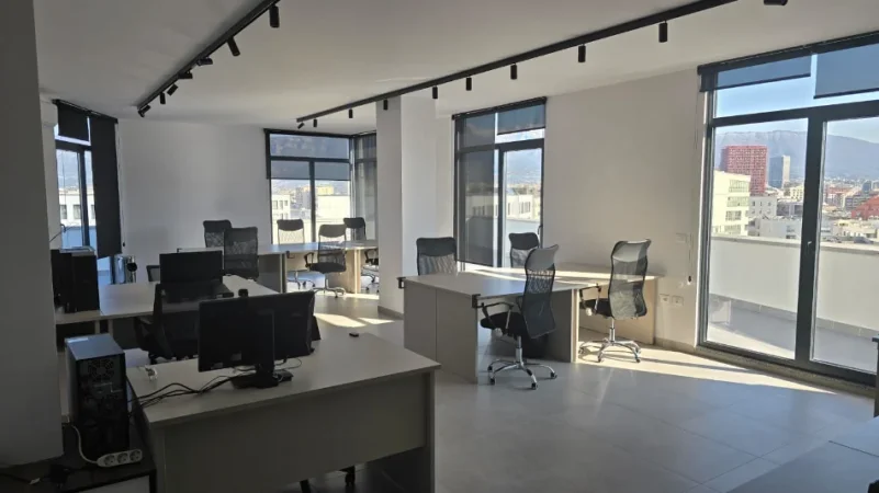 Tirane, jepet me qera zyre Kati 8, 10 m² 150 € (RRUGA NDRE MJEDA)