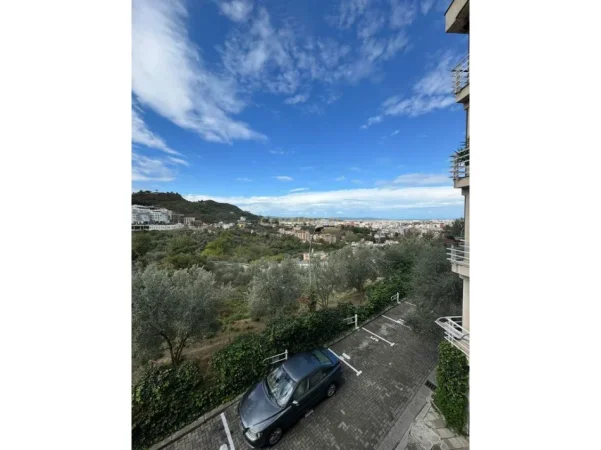 Tirane, shitet apartament duplex 2+1+Ballkon Kati 1, 110 m² 250.000 € (Kodra e Diellit 1)