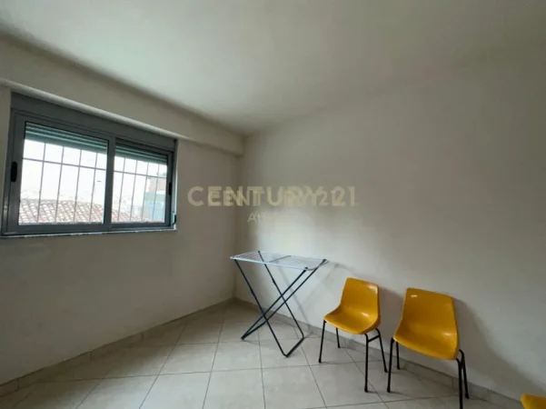 Durres, jepet me qera apartament Kati 1, 95 m² 400 € (Lagjia 8, Durres)