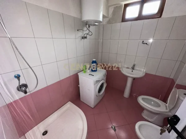 Durres, jepet me qera apartament Kati 1, 95 m² 400 € (Lagjia 8, Durres)