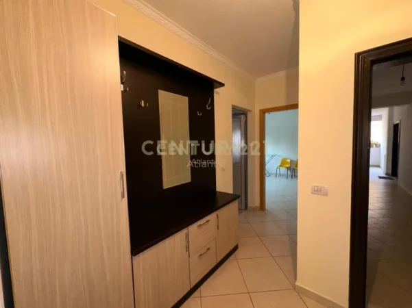 Durres, jepet me qera apartament Kati 1, 95 m² 400 € (Lagjia 8, Durres)
