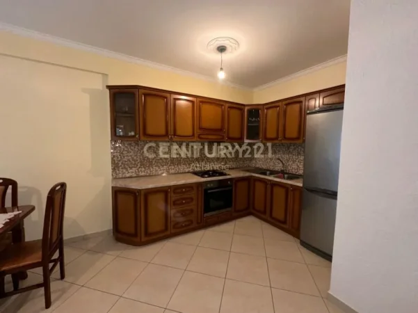 Durres, jepet me qera apartament Kati 1, 95 m² 400 € (Lagjia 8, Durres)