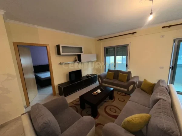 Durres, jepet me qera apartament Kati 1, 95 m² 400 € (Lagjia 8, Durres)