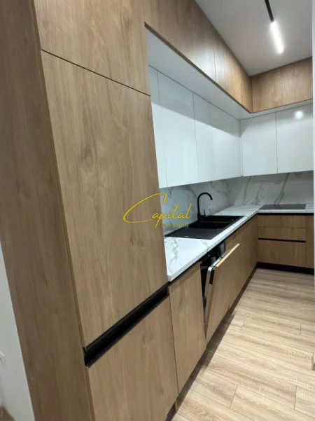 Tirane, jepet me qera apartament 2+1 Kati 7, 100 m² 1.200 € (KOMUNA E PARISIT)