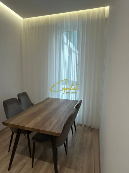 Tirane, jepet me qera apartament 2+1 Kati 7, 100 m² 1.200 € (KOMUNA E PARISIT)