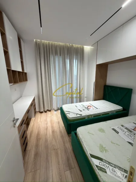 Tirane, jepet me qera apartament 2+1 Kati 7, 100 m² 1.200 € (KOMUNA E PARISIT)