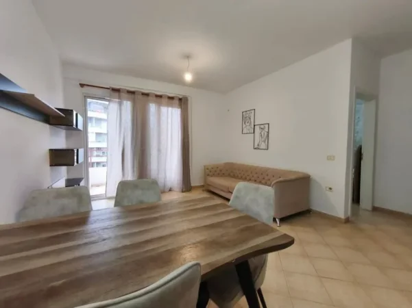 Tirane, jepet me qera apartament 1+1+Ballkon Kati 4, 65 m² 35.000 Leke te Reja, (Pranë Resorant Freskut, Tiranë.)