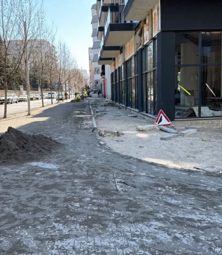 Tirane, jepet me qera dyqan Kati 0, 500 m² 12.500 € (RRUGA EGNATIA)