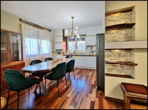 Tirane, shitet apartament duplex 2+1 Kati 3, 110 m² 185.000 € (Kopshti Botanik)