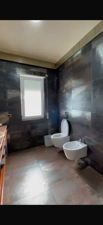 Tirane, shitet apartament duplex 2+1 Kati 3, 110 m² 185.000 € (Kopshti Botanik)