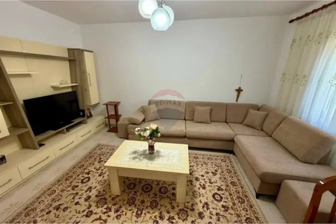 Tirane, jepet me qera apartament 2+1 Kati 1, 85 m² 470 € (Yzberisht)