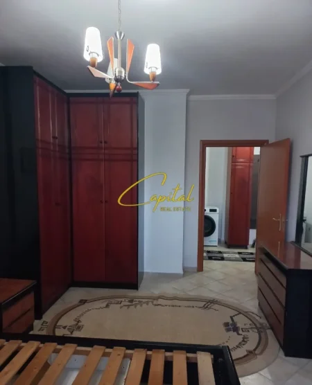 Tirane, jepet me qera apartament 1+1 Kati 4, 70 m² 500 € (SELITE)