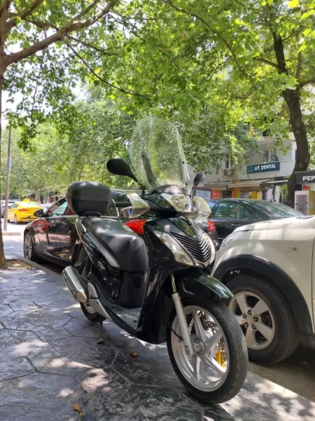 Tirane, shitet motor 125 cc , e zeze 53.300 km 1.570 €