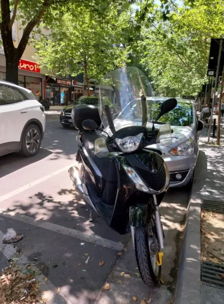 Tirane, shitet motor 125 cc , e zeze 53.300 km 1.570 €