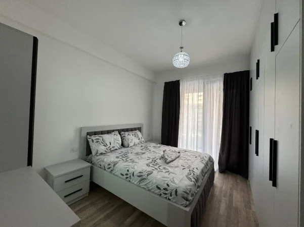 Tirane, jepet me qera apartament 1+1+Ballkon Kati 4, 75 m² 470 € (Kashar)