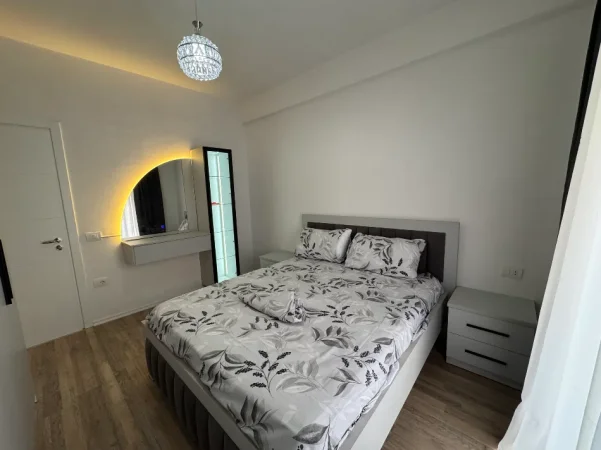 Tirane, jepet me qera apartament 1+1+Ballkon Kati 4, 75 m² 470 € (Kashar)