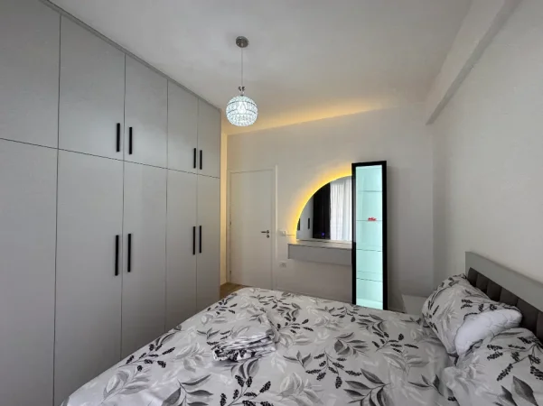 Tirane, jepet me qera apartament 1+1+Ballkon Kati 4, 75 m² 470 € (Kashar)