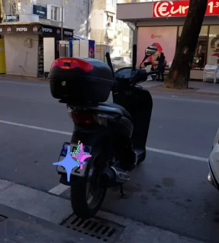 Tirane, shitet motor 125 cc , e zeze 53.300 km 1.570 €