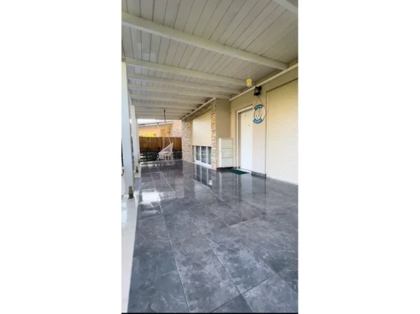 Durres, jepet me qera Vile 2+1+Aneks+Ballkon Kati 2, 145 m² 2.000 € 