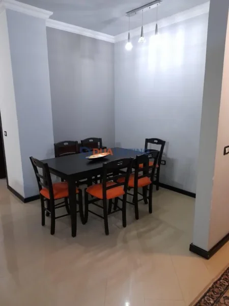 Tirane, jepet me qera apartament 2+1 , 550 € (Vilat Gjermane)