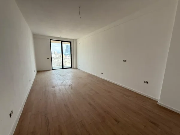 Tirane, jepet me qera zyre Kati 9, 116 m² 900 € (GOLDEN TOWER)
