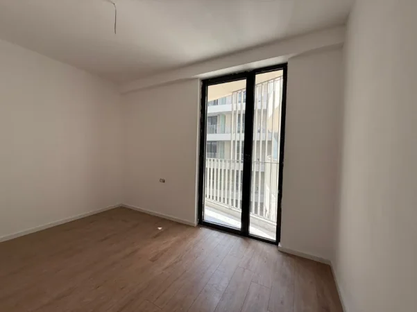 Tirane, jepet me qera zyre Kati 9, 116 m² 900 € (GOLDEN TOWER)