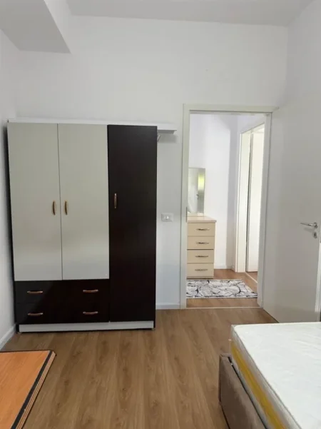 Tirane, jepet me qera apartament 2+1+Ballkon Kati 7, 75 m² 500 € (Ali Demi/Rr.Pasho Hysa)