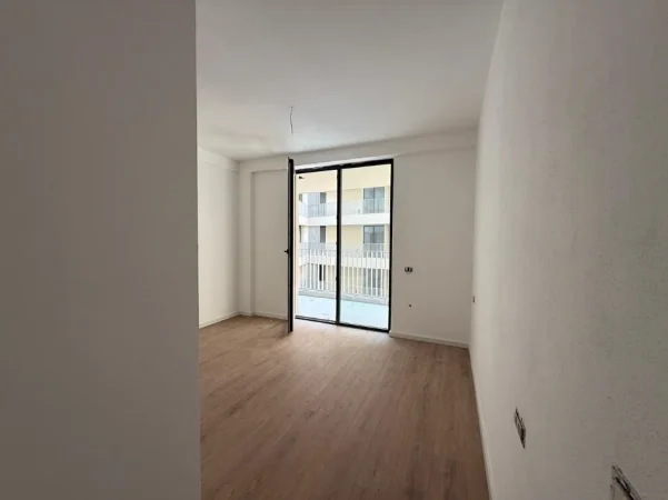 Tirane, jepet me qera zyre Kati 9, 116 m² 900 € (Mine Peza)