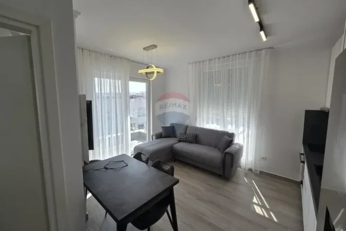 Tirane, jepet me qera apartament 2+1+Ballkon Kati 6, 80 m² 900 € (Bulevardi Ri)