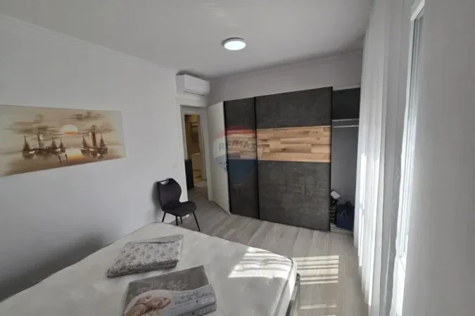 Tirane, jepet me qera apartament 2+1+Ballkon Kati 6, 80 m² 900 € (Bulevardi Ri)