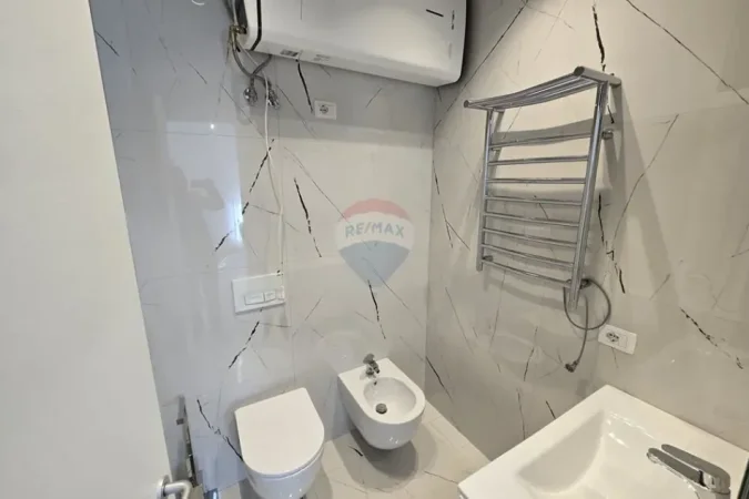 Tirane, jepet me qera apartament 2+1+Ballkon Kati 6, 80 m² 900 € (Bulevardi Ri)