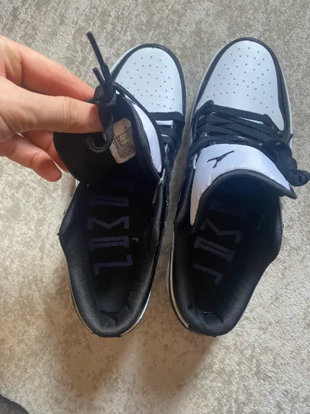 Tirane, shes Atlete Nike origjinale per meshkuj nr 43