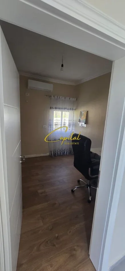 Tirane, jepet me qera Vile 3+1 Kati 1, 135m² 1.000 € (BALDUSHK)