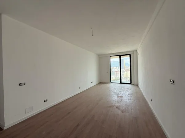 Shqiperi, jepet me qera zyre Kati 7, 117 m² 900 € (Mine Peza)