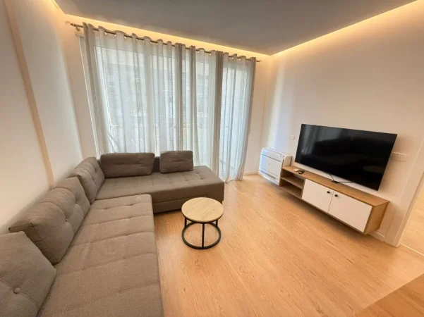 Tirane, jepet me qera apartament 1+1+Ballkon Kati 1, 63 m² 700 € (Fiori Di Bosco)