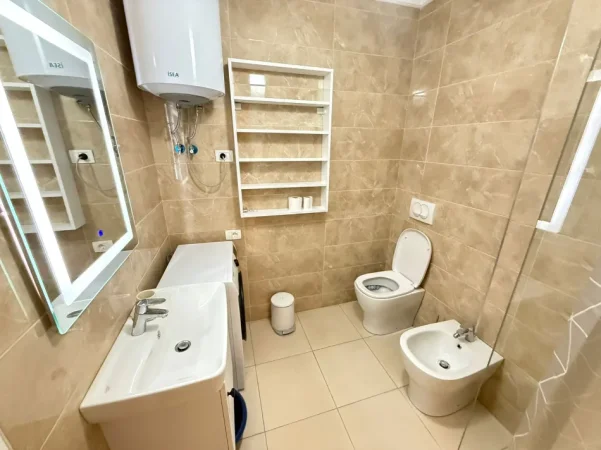 Tirane, jepet me qera apartament 1+1+Ballkon Kati 1, 63 m² 700 € (Fiori Di Bosco)