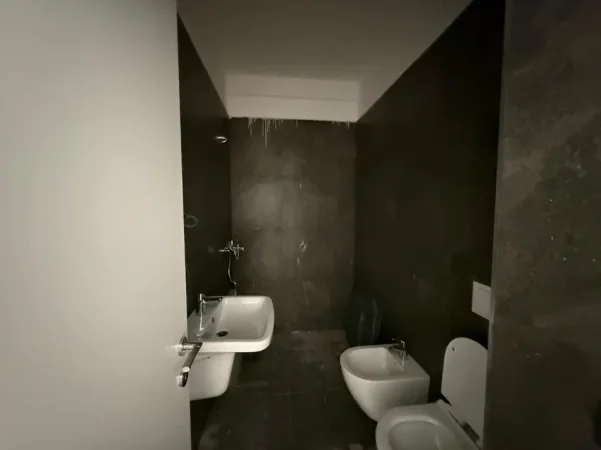 Shqiperi, jepet me qera zyre Kati 7, 117 m² 900 € (Mine Peza)