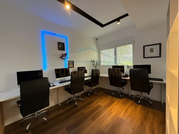 Tirane, shitet ambjent biznesi Kati 0, 257 m² 465.000 € (Kompleksi Mangalem, Ali Demi)