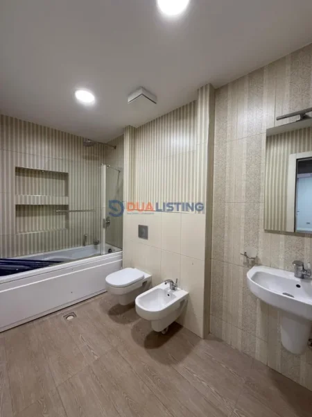 Tirane, jepet me qera zyre , 200 m² 2.700 € (Delijorgji)