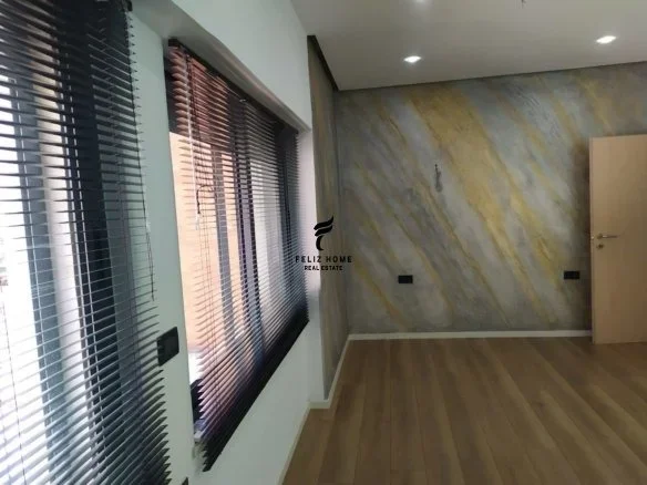 Tirane, jepet me qera zyre Kati 3, 80 m² 950 € (BLLOK)