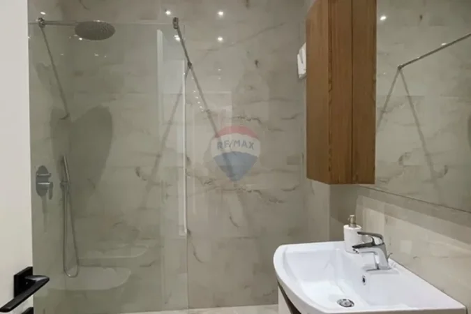 Tirane, jepet me qera apartament 1+1+Aneks+Ballkon Kati 5, 75 m² 830 € (Kompleksi Delijorgji)