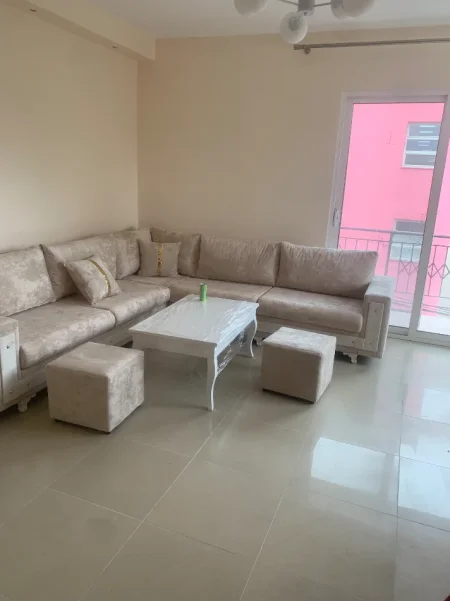 Tirane, jepet me qera apartament 2+1+Ballkon Kati 3, 85 m² 450 € 