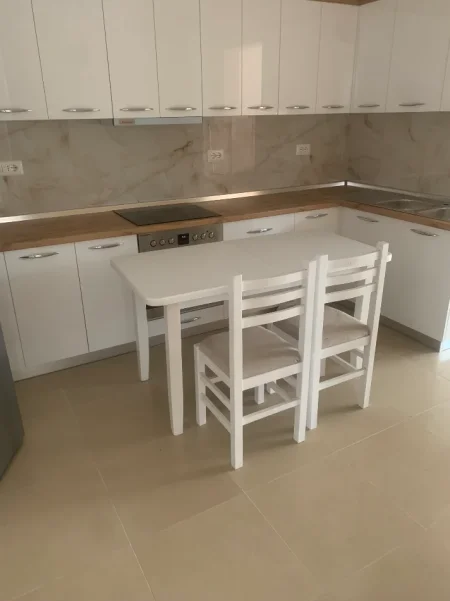 Tirane, jepet me qera apartament 2+1+Ballkon Kati 3, 85 m² 450 € 