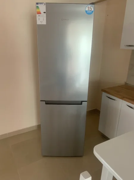 Tirane, jepet me qera apartament 2+1+Ballkon Kati 3, 85 m² 450 € 