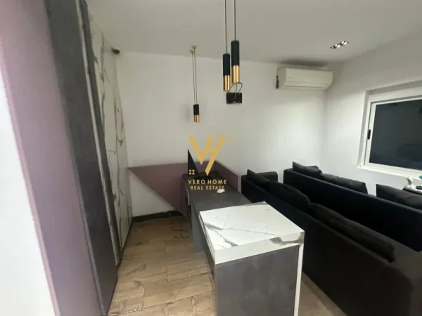 Tirane, jepet me qera zyre Kati 1, 100 m² 1.250 € (SHESHI WILLSON)