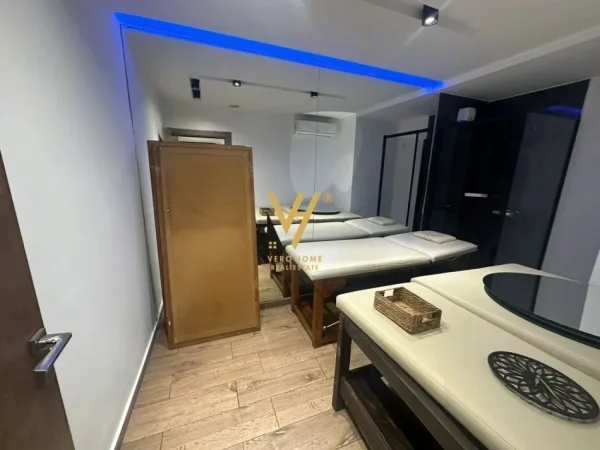 Tirane, jepet me qera zyre Kati 1, 100 m² 1.250 € (SHESHI WILLSON)